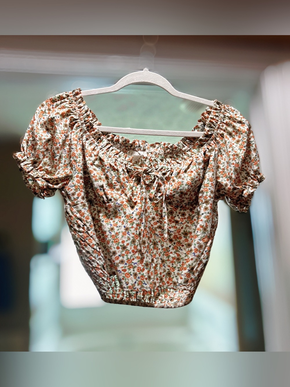 mine Floral Puff-Sleeve Crop Top in Cream, Orange, Green